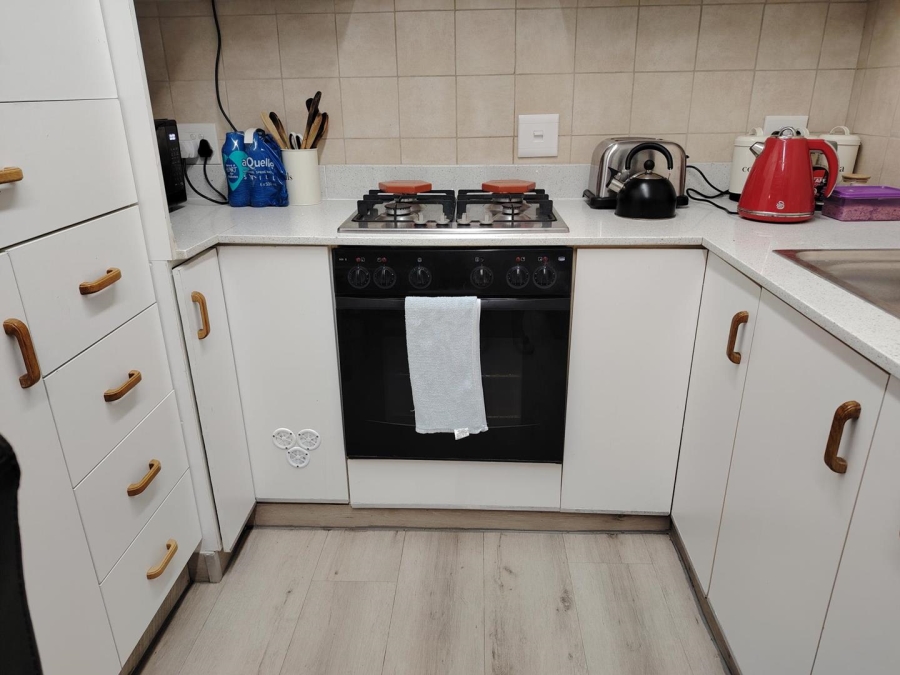 To Let 2 Bedroom Property for Rent in Protea Heights Western Cape